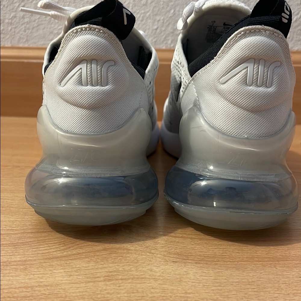 Women’s Nike White Black Sneakers with Air Max 270 Cushioning - Picture 4 of 7